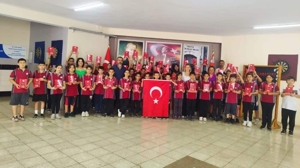 Cumhuriyetimizin 100. Yılı Anısına Antalya Valiliğimiz Okulumuza Bayrak Hediye Etmiştir.